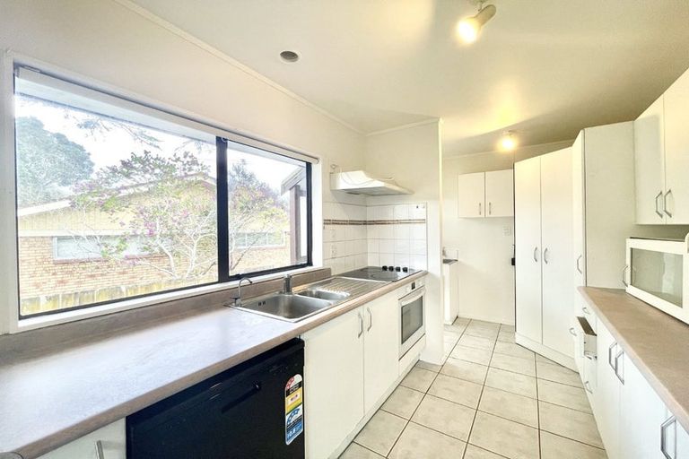 Photo of property in 1/17 Orchid Place, Te Atatu South, Auckland, 0610
