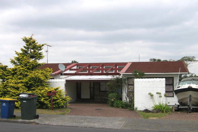 Photo of property in 26 Sartors Avenue, Northcross, Auckland, 0630