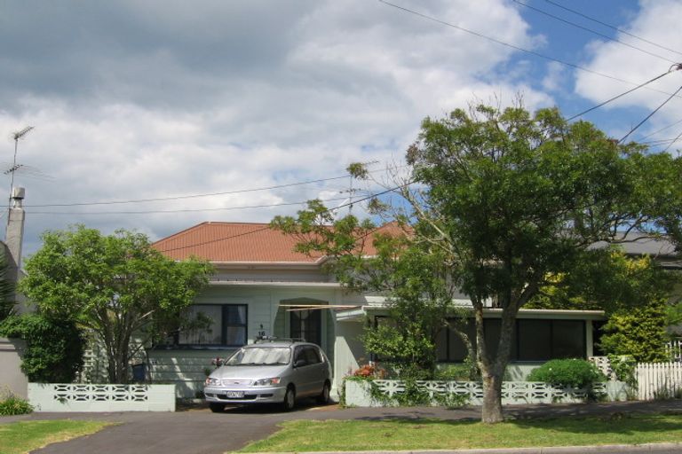 Photo of property in 16 Kiwi Road, Stanley Point, Auckland, 0624
