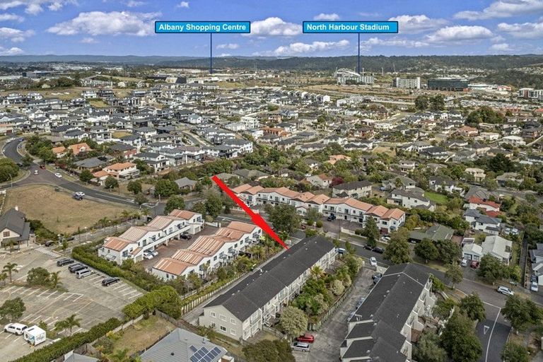 Photo of property in 3/78 Fernhill Way, Oteha, Auckland, 0632