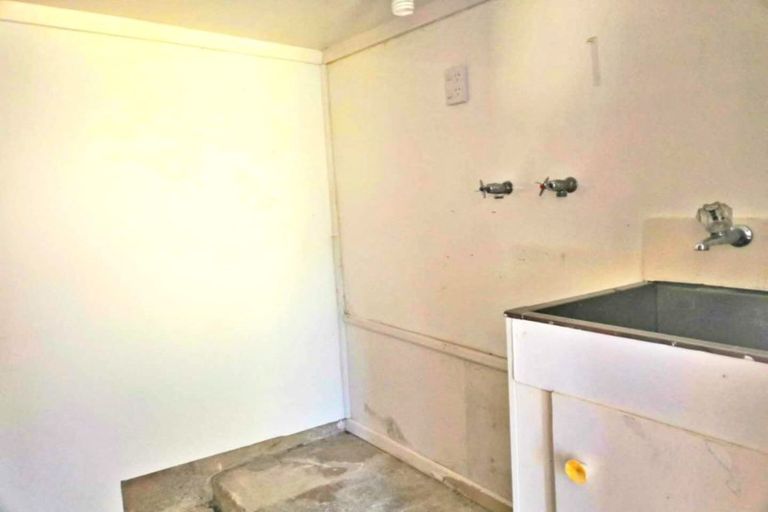 Photo of property in 71 Chivalry Road, Glenfield, Auckland, 0629