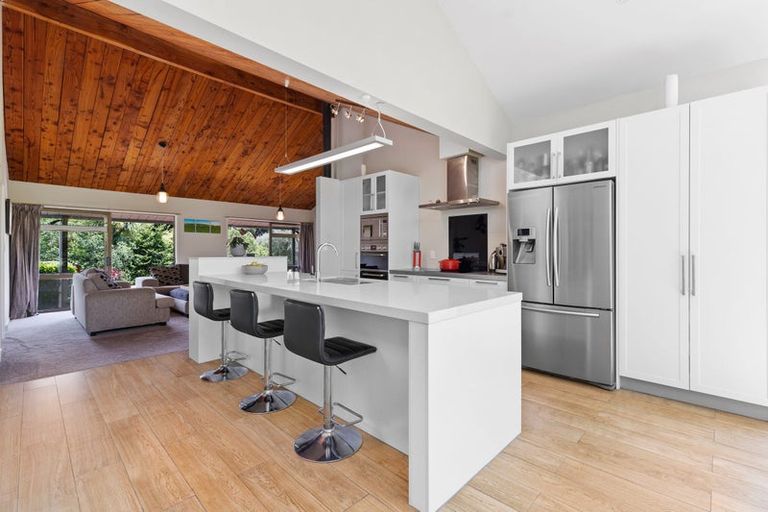 Photo of property in 132 Motu Road, Kumeu, 0891