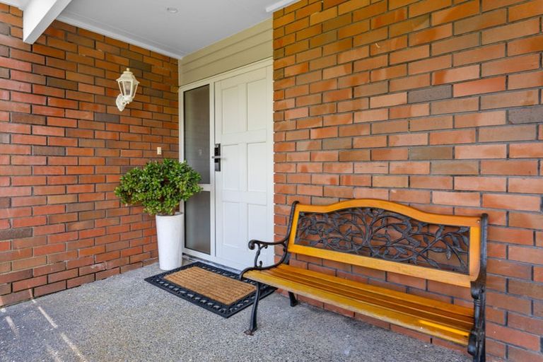 Photo of property in 18 Murano Place, Chatswood, Auckland, 0626