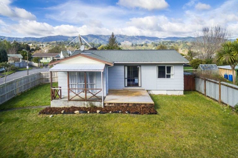 Photo of property in 1 Wyoming Grove, Totara Park, Upper Hutt, 5018