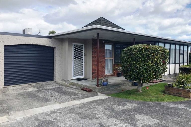 Photo of property in 13 Oriwa Street, Waikanae, 5036