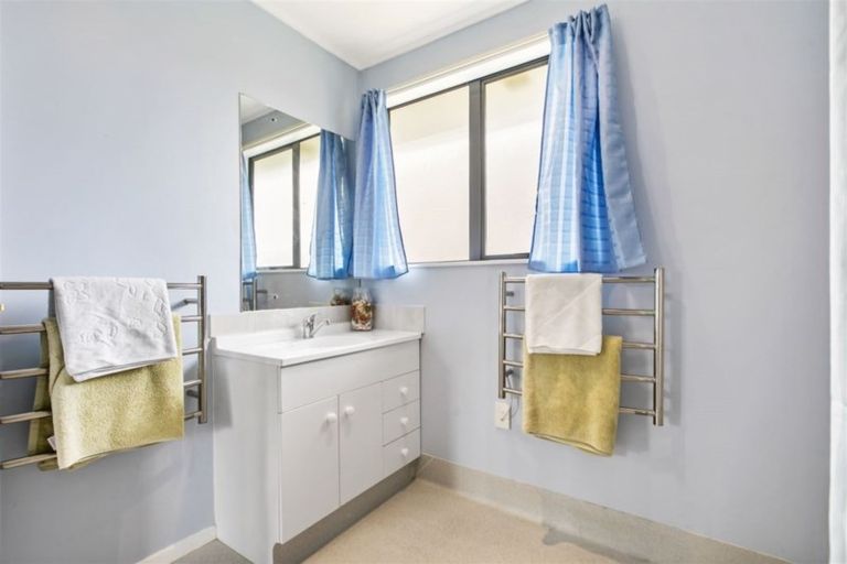 Photo of property in 294a Rangatira Road, Beach Haven, Auckland, 0626