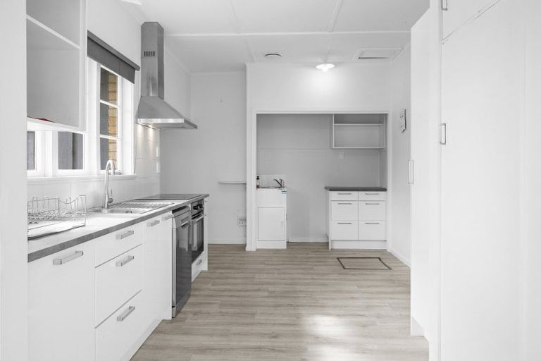 Photo of property in 2 Old Farm Road, Hamilton East, Hamilton, 3216