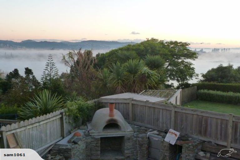 Photo of property in 31 Moffat Road, Red Beach, 0932