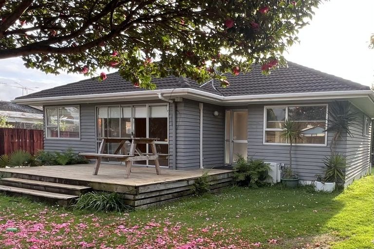 Photo of property in 36 Challen Close, Conifer Grove, Takanini, 2112