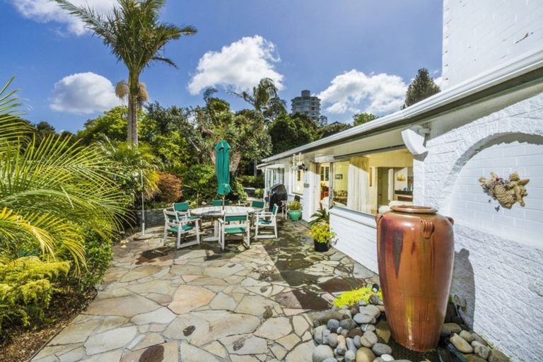 Photo of property in 25 Sylvan Park Avenue, Milford, Auckland, 0620