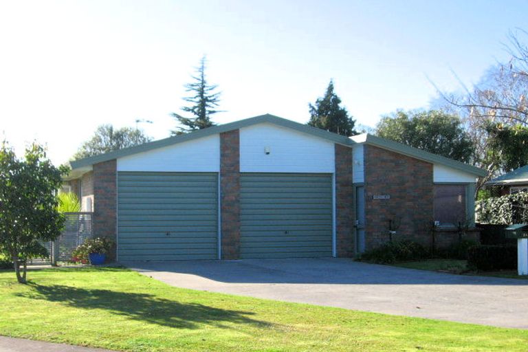 Photo of property in 24 Dover Road, St Andrews, Hamilton, 3200