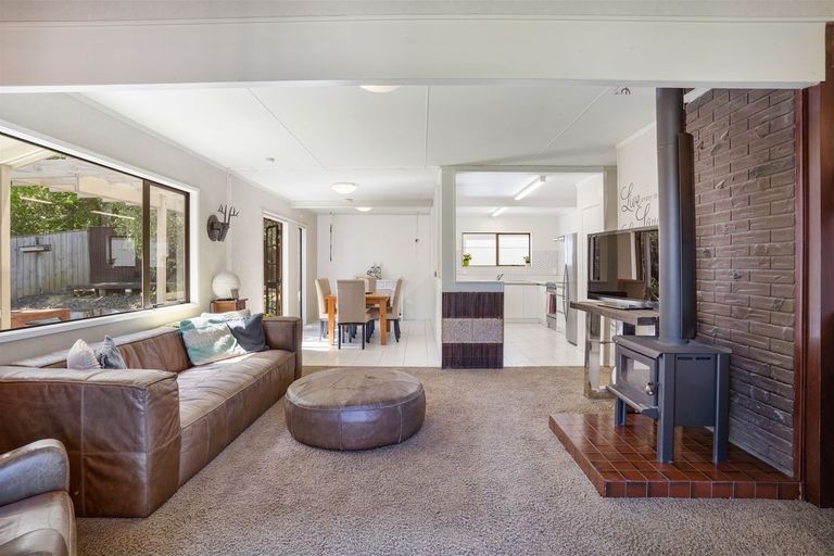 Photo of property in 16 Janome Place, Bucklands Beach, Auckland, 2014