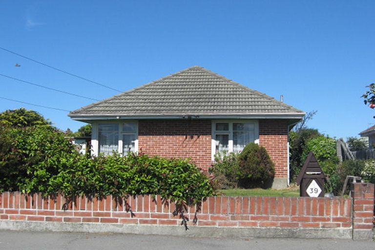 Photo of property in 39 Vivian Street, Burwood, Christchurch, 8083