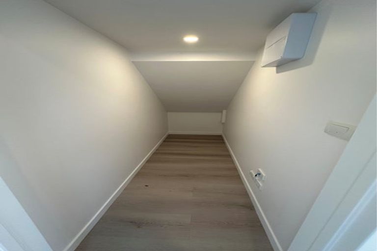 Photo of property in 60 Tiri Tiri Road, Birkdale, Auckland, 0626