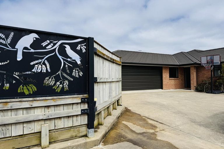 Photo of property in 8 Gibraltar Way, Fitzherbert, Palmerston North, 4410