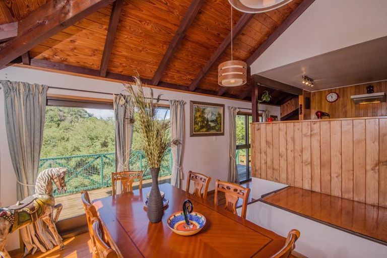 Photo of property in 907 West Coast Road, Waiatarua, Auckland, 0604