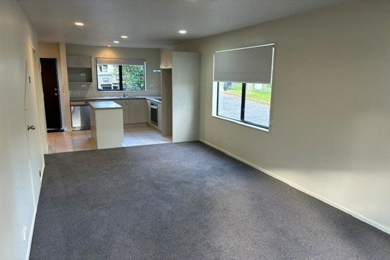 Photo of property in 35 Spalding Rise, Golflands, Auckland, 2013