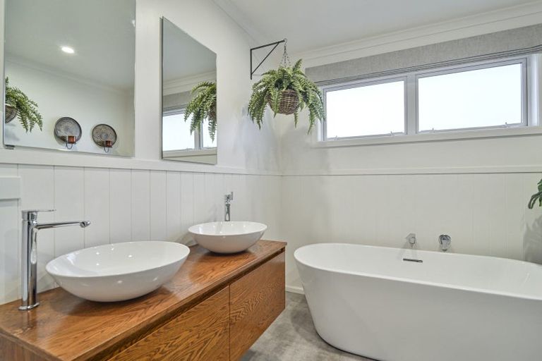 Photo of property in 3 James Cook Street, Havelock North, 4130