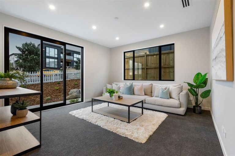 Photo of property in 28 Longshore Drive, Long Bay, Auckland, 0630