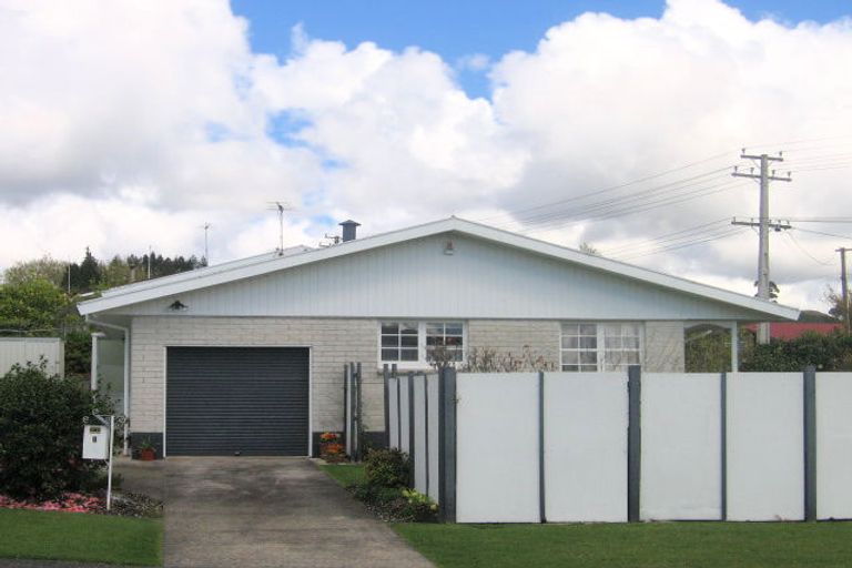 Photo of property in 1 Cheops Street, Pomare, Rotorua, 3015