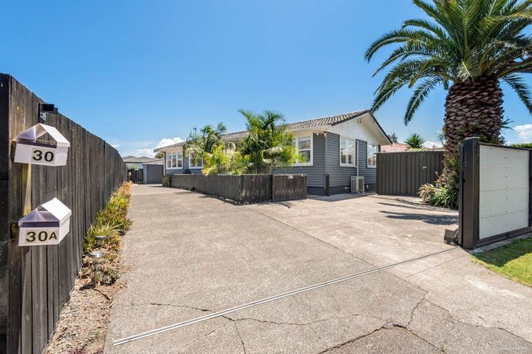 Photo of property in 30 Convair Crescent, Mangere, Auckland, 2022