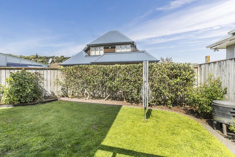 Photo of property in 12 Cambridge Street, Tawa, Wellington, 5028