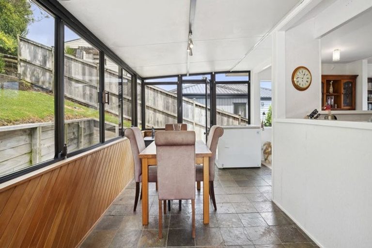 Photo of property in 1/17 Dianthus Place, Browns Bay, Auckland, 0630