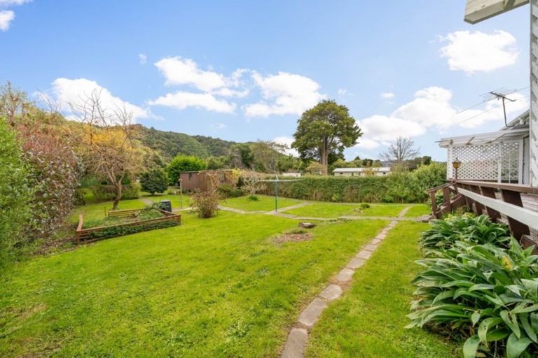 Photo of property in 15 Holdsworth Avenue, Trentham, Upper Hutt, 5018