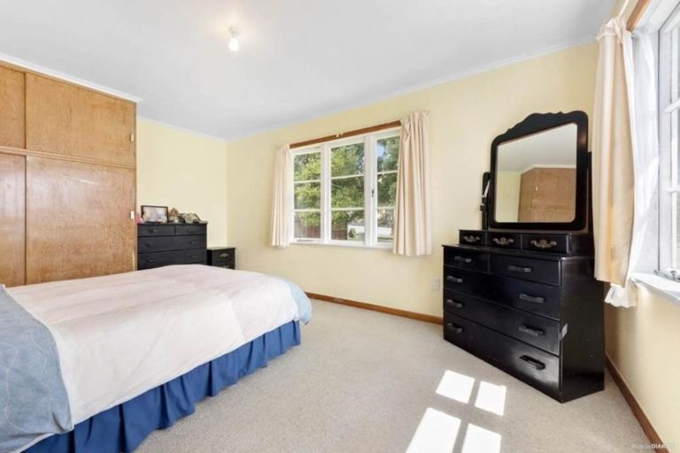 Photo of property in 13 Netherlands Avenue, Kelston, Auckland, 0602