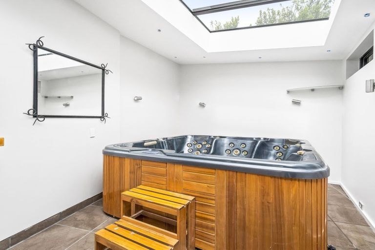 Photo of property in 7 Law Lane, Mount Pleasant, Christchurch, 8081