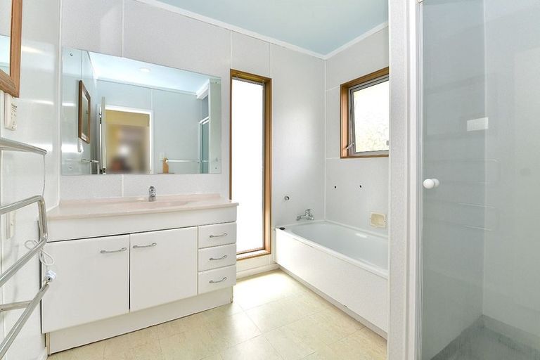 Photo of property in 27 Amorino Drive, Red Beach, 0932