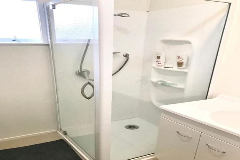 Photo of property in 2/5 Keldale Place, Forrest Hill, Auckland, 0620