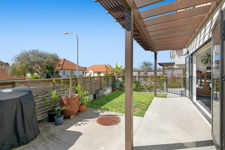 Photo of property in 7a Parkwood Crescent, Gulf Harbour, Whangaparaoa, 0930