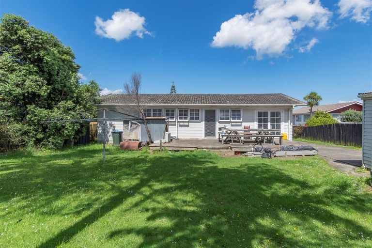 Photo of property in 28 Ewbank Place, Manurewa, Auckland, 2102