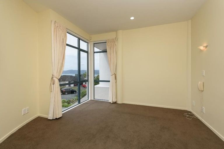 Photo of property in 12 Signallers Grove, Strathmore Park, Wellington, 6022