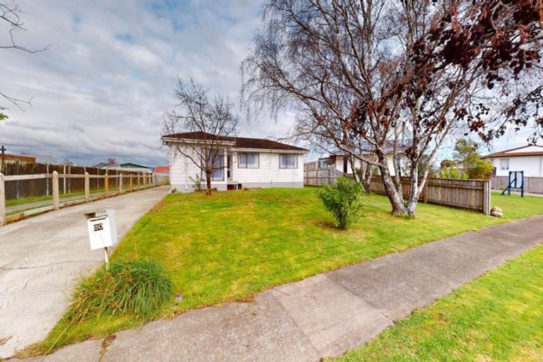Photo of property in 20 Cumberland Place, Kelvin Grove, Palmerston North, 4414