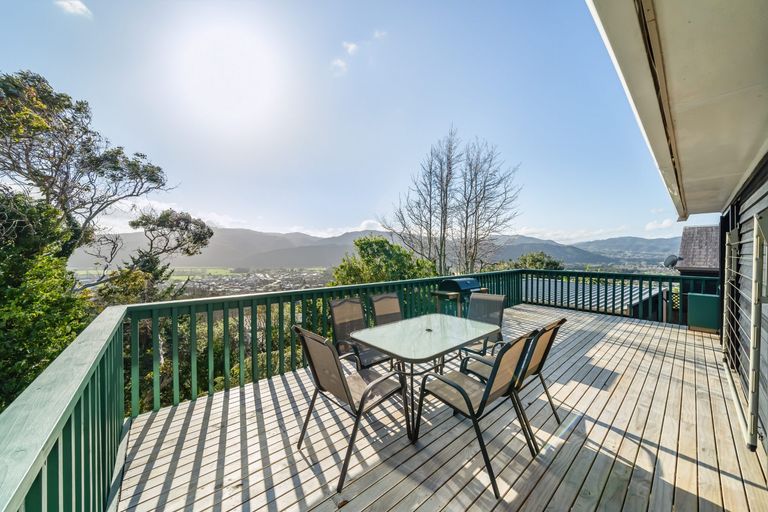 Photo of property in 4 Raynham Way, Silverstream, Upper Hutt, 5019