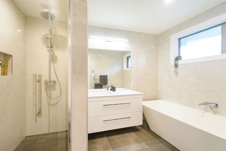 Photo of property in 102 Waterloo Crescent, Hokowhitu, Palmerston North, 4410