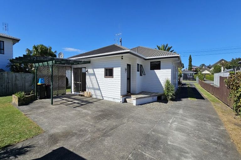 Photo of property in 43 Ngatai Road, Otumoetai, Tauranga, 3110