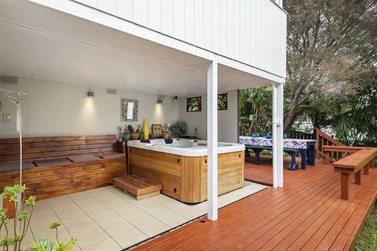 Photo of property in 100 Spinella Drive, Bayview, Auckland, 0629