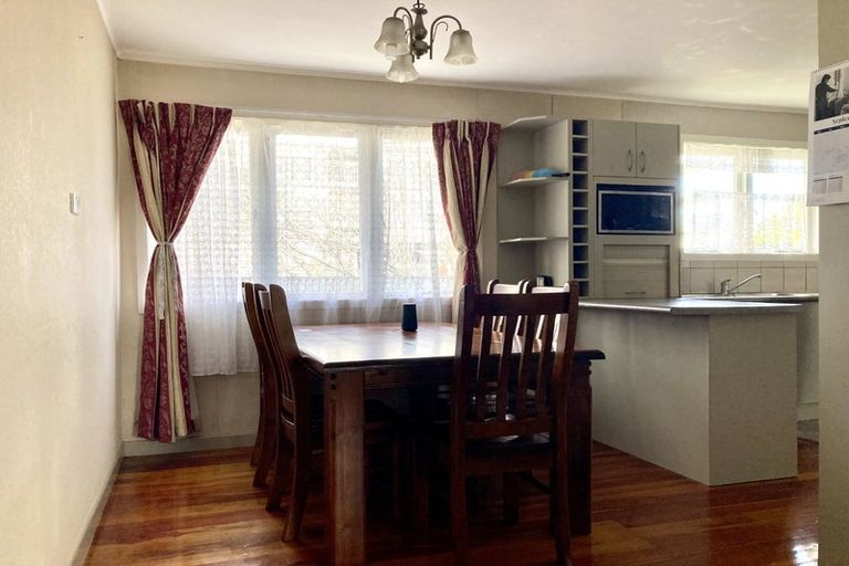 Photo of property in 672 Te Atatu Road, Te Atatu Peninsula, Auckland, 0610