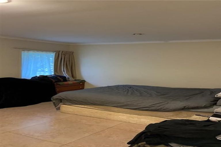 Photo of property in 24 Moor Avenue, Te Atatu Peninsula, Auckland, 0610