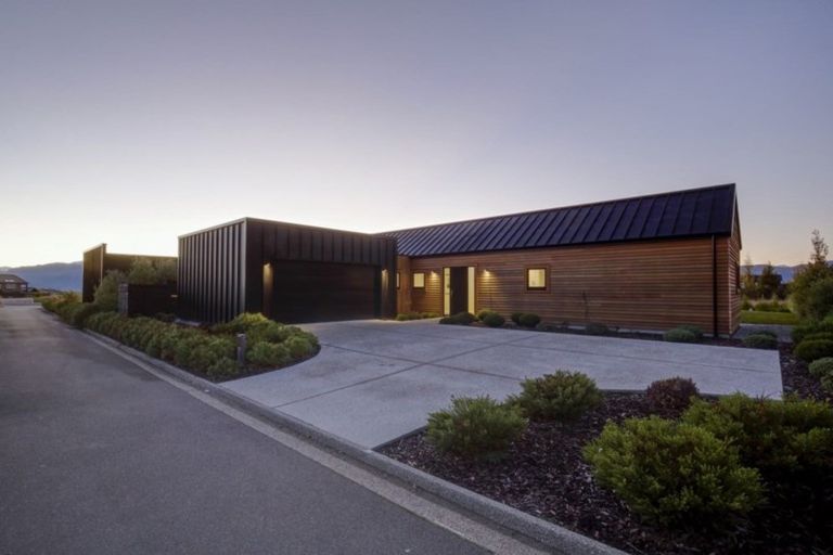 Photo of property in 3 Glenfiddich Road, Jacks Point, Queenstown, 9371