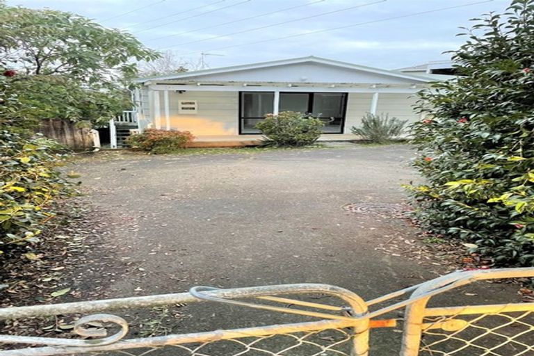 Photo of property in 2/18 Mirovale Place, Totara Vale, Auckland, 0629