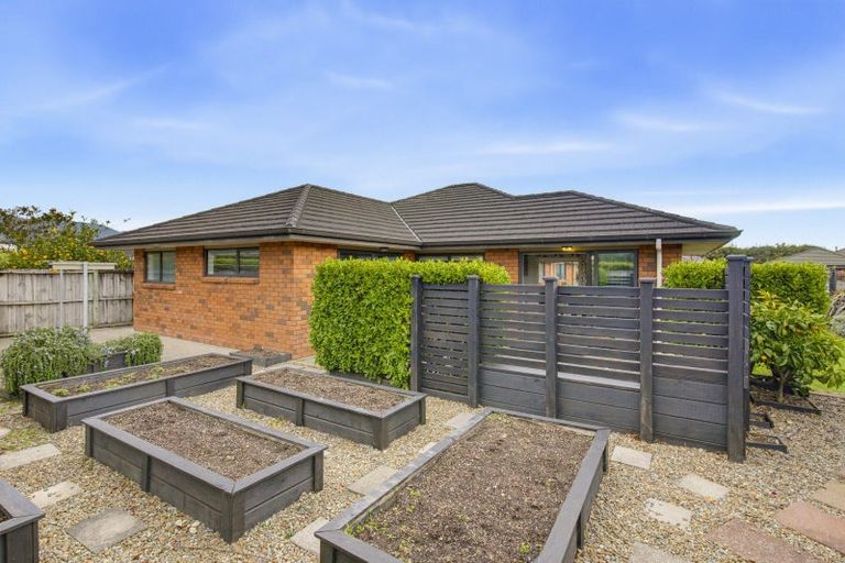 Photo of property in 20 Gandalf Crescent, Paraparaumu, 5032