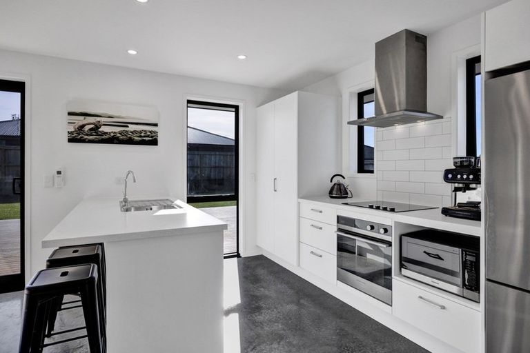 Photo of property in 27 Horoatua Street, Bell Block, New Plymouth, 4312