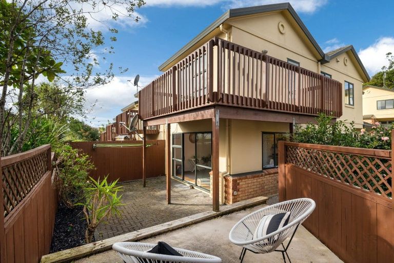 Photo of property in 1/6 Sunnydale Place, Oteha, Auckland, 0632