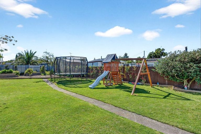 Photo of property in 2 Philip Street, Carterton, 5713