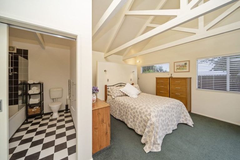 Photo of property in 127 Wairau Road, Oakura, 4314