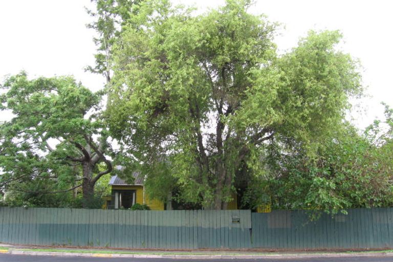 Photo of property in 346 West Coast Road, Glen Eden, Auckland, 0602